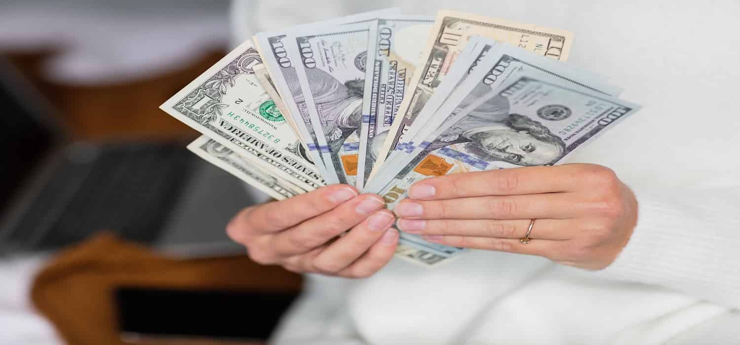 سعر الدولار يتجاوز 53 جنيهًا بالبنوك اليوم الثلاثاء 12 مايو 2026