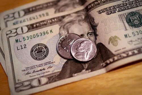سعر صرف الدولار الأمريكي اليوم (21 مايو 2026). (صورة توضيحية).