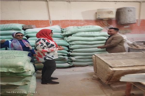 ضبط 1.5 طن دقيق مدعم في مخبز بمحافظة [اسم المحافظة] قبل بيعه بالسوق السوداء