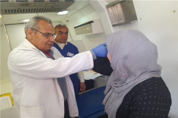 قافلة طبية تعالج 1446 مواطناً في قرية بالشرقية