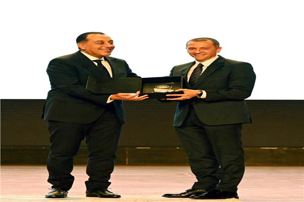 محافظ أسوان يكرم 58 طالبًا لحصولهم على الشهادة الدولية Cisco