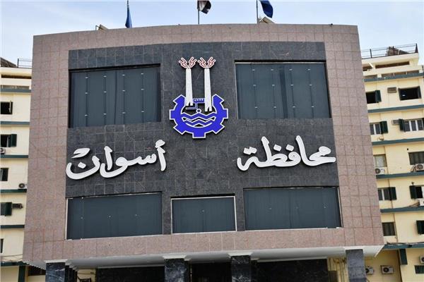 محافظ أسوان ينعي ضحايا حادث توشكى