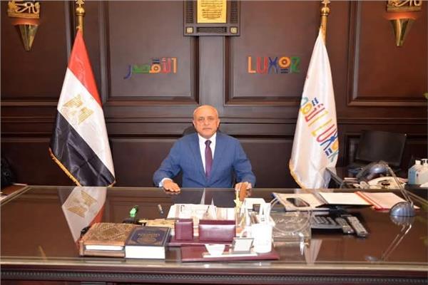 محافظ الأقصر يوقف عمل عمال النظافة خلال ساعات الذروة لحماية المواطنين من حرارة الصيف