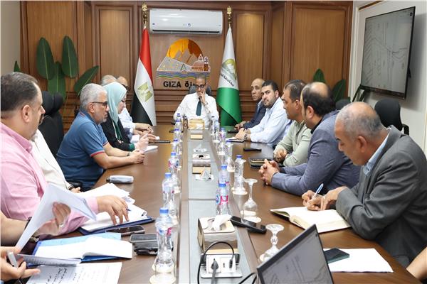 محافظ الجيزة يتابع تطوير محيط محور عمرو بن العاص في كفر طهرمس