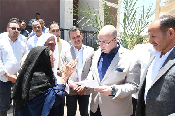 محافظ الفيوم يتفقد مشروعات «حياة كريمة» في مركز يوسف الصديق