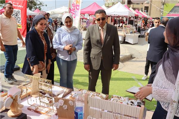 محافظ القليوبية يتفقد معرض الحرف اليدوية “أيادي مصر”