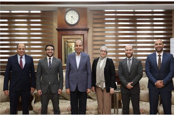 محافظ المنيا يتفقد مشروع “وادي الطاقة” الأكبر في الصعيد