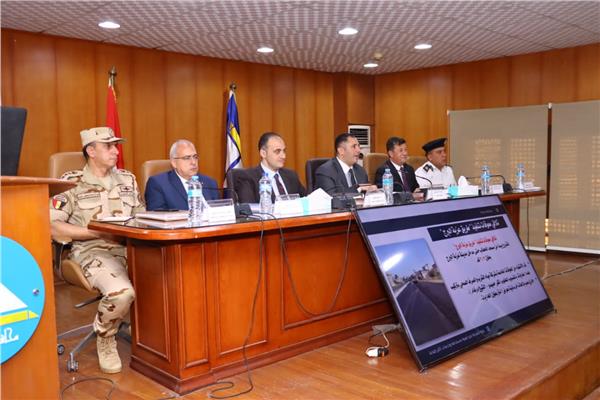 محافظ دمياط يتابع مشروعات الخطة الاستثمارية والمستجدات المحلية