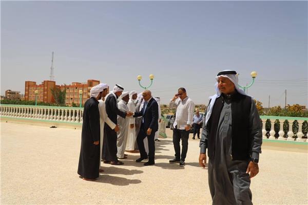 محافظ شمال سيناء يلتقي بأهالي قرية الجورة في الشيخ زويد