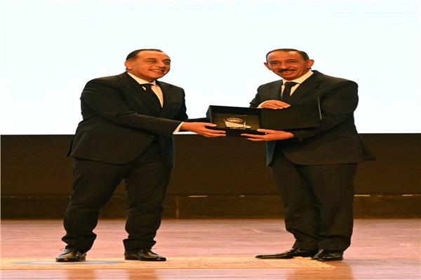 محافظة سوهاج تتلقى تكريمًا من رئيس الوزراء لتفوقها في تدريبات العمل الحر