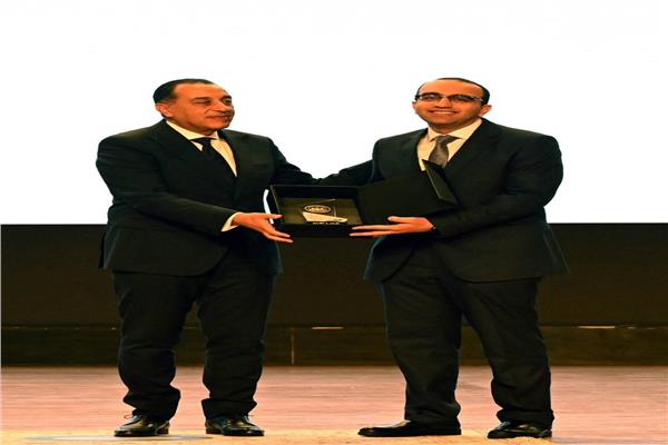 مدبولي يكرم تعليم الإسماعيلية في مبادرة المليون رخصة دولية