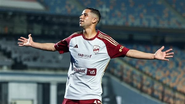 مدير التعاقدات في الأهلي يبدأ مهمة تسويق اللاعبين الأجانب الثلاثة