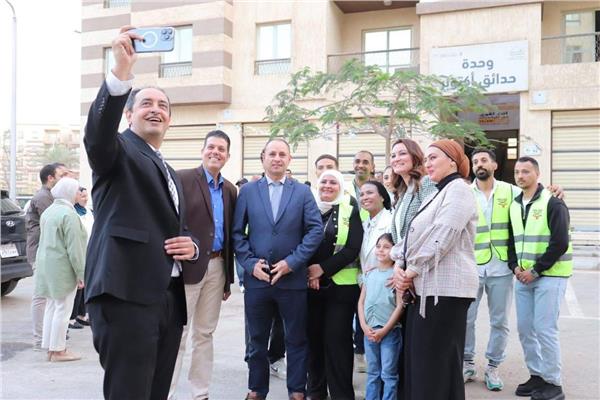 مدير صندوق مكافحة الإدمان يلتقي متعافين في حدائق أكتوبر