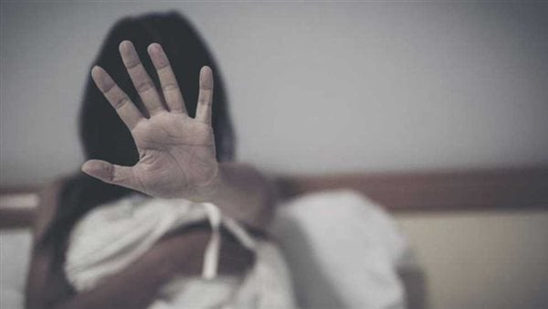 مذيعة مشهورة تتصالح مع طليقها بعد احتجازها في شقة بكرداسة