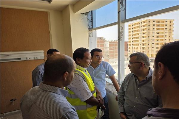 مساعد وزير الصحة يتفقد أعمال إنشاء مستشفى بدر الجديد