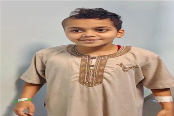 مستشفى سوهاج الجامعي تعالج طفلًا مصابًا بنزيف حاد في المخ