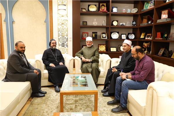 مفتي الجمهورية يستقبل كاهن الكنيسة السريانية لتهنئته بعيد الأضحى