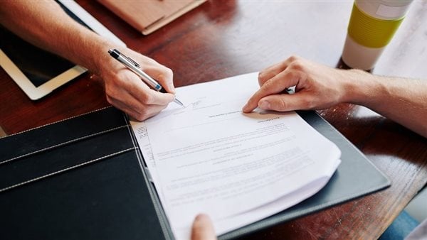 مواطن يتعرض للطرد من شقته في فيصل بعد دعوى من خليجي اشتراها منه بمكافأة نهاية الخدمة