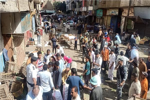 نقل الباعة الجائلين في نجع حمادي وفتح التعاقد بالسوق الحضاري