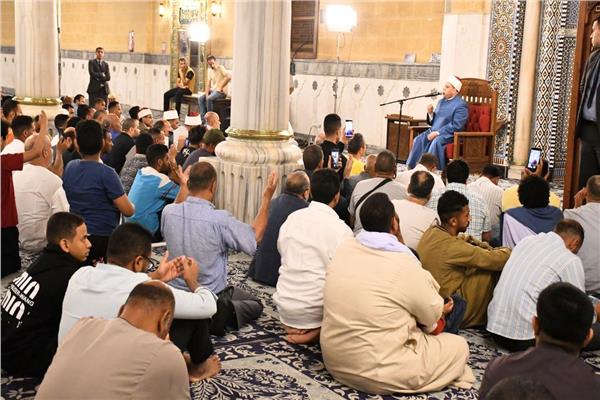 وزارة الأوقاف تُقيم الليلة الخامسة من ليالي ذي الحجة بمسجد الإمام الحسين