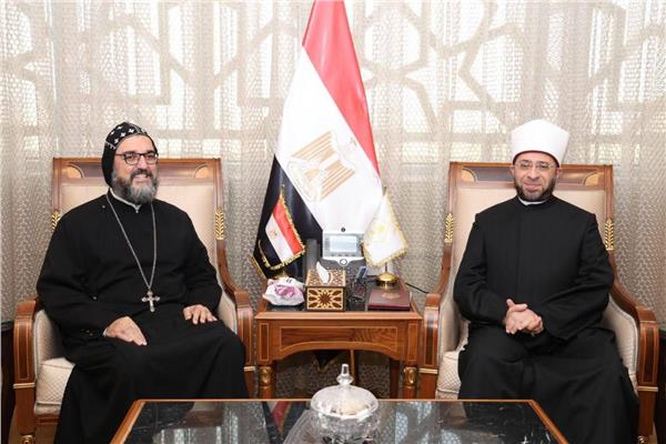 وزير الأوقاف يستقبل راعي الكنيسة السريانية الأرثوذكسية لتهنئته بعيد الأضحى في القاهرة
