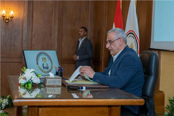 وزير الإنتاج الحربي يتابع أداء الشركات التابعة في المجال المالي والإنتاجي