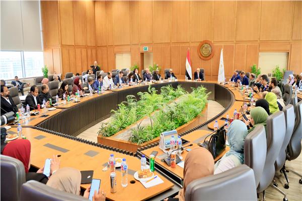 وزير التعليم يعلن عن مضاعفة حافز التدريس للمعلمين في الموازنة الجديدة