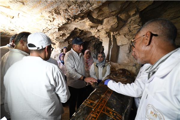 وزير السياحة يزور حفائر ذراع أبو النجا في الأقصر