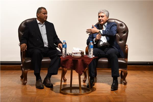 وزير السياحة يلتقي بأهالي الأقصر لمناقشة تطوير العمل الأثري