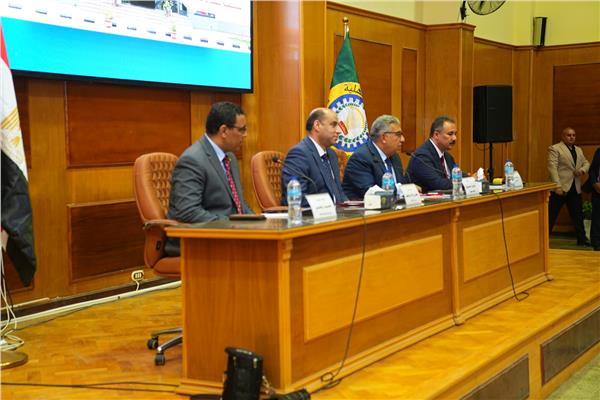 وزير العمل يختتم زيارة الدقهلية بلقاء المستثمرين وأصحاب الأعمال بجمصة