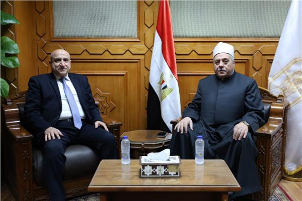 وكيل الأزهر يستقبل مدير البرامج الدولية بلبنان لتعزيز التعاون المشترك