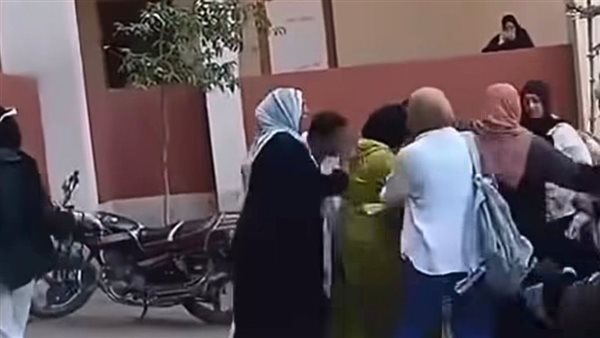 تشديد العقوبات على المعتدين على المعلمين في المدارس