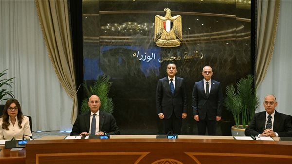 رئيس الوزراء يوقع اتفاق نقل حصة محطات وطنية لكويك فيول