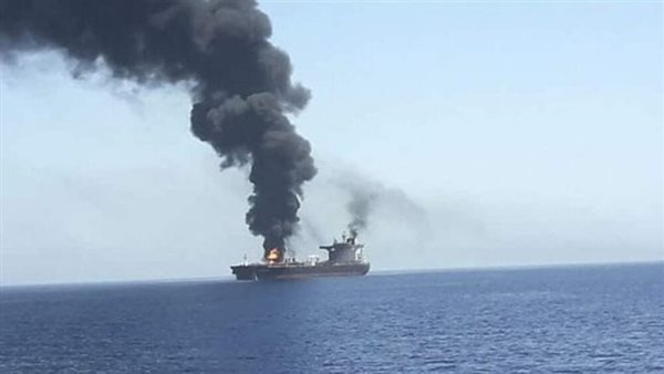 عاجل.. إصابة سفينة شحن بقذيفة مجهولة جنوب شرق سلطنة عُمان