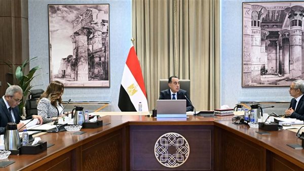 محافظ بني سويف يؤكد قدرة المحافظة على تحويل الفرص الاستثمارية لمشروعات