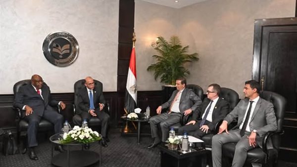 مصر والكونغو تبحثان تعزيز التعاون التجاري والاستثماري