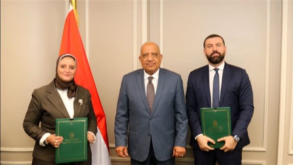 وزير الكهرباء يشهد توقيع مذكرة تفاهم لتغذية مشروع مركز بيانات جديد بالطاقة