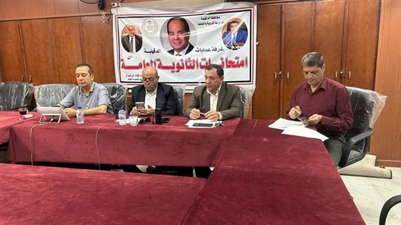 طلاب مدارس المتفوقين في الدقهلية يؤدون امتحان الفرصة الثانية في اللغة الأجنبية الثانية