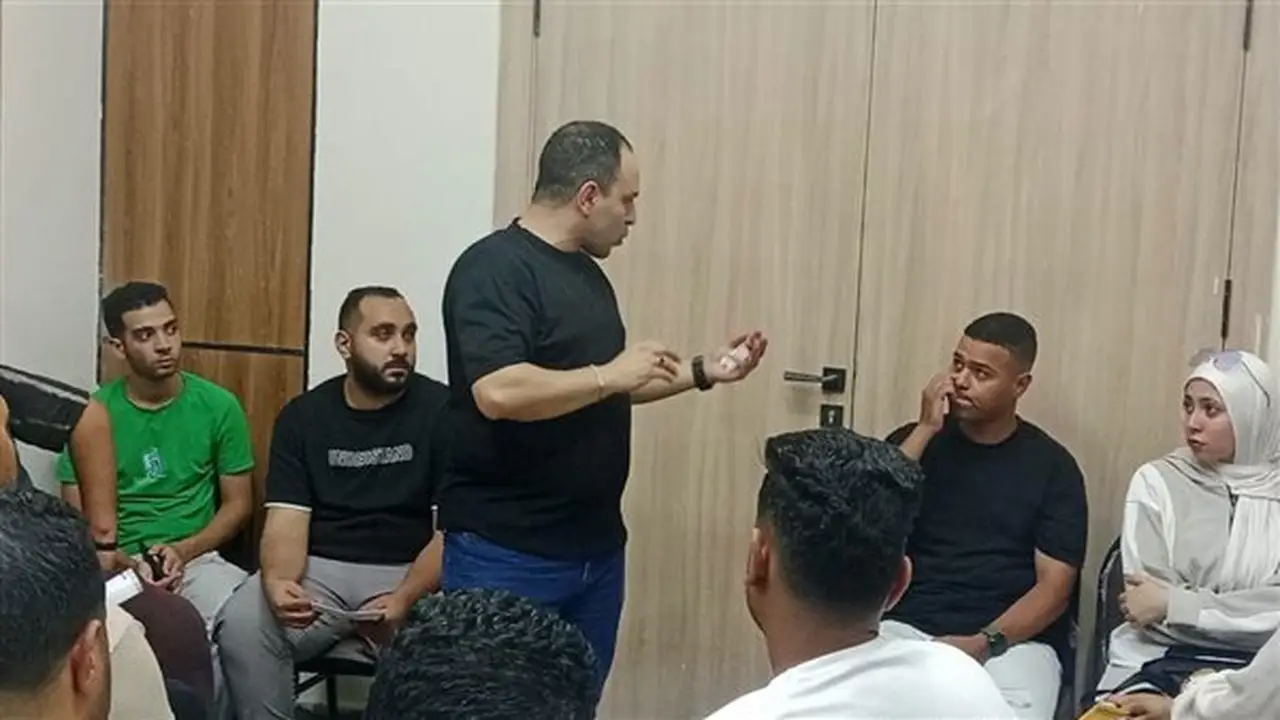 محافظ الإسماعيلية يتابع مقابلات 128 شابًا وفتاة للعمل في قطاع البترول