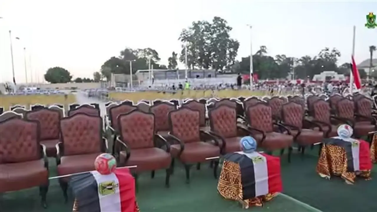 استعدادات المنيا لمباراة مصر والأرجنتين: شاشات عملاقة وطوابير جماهيرية