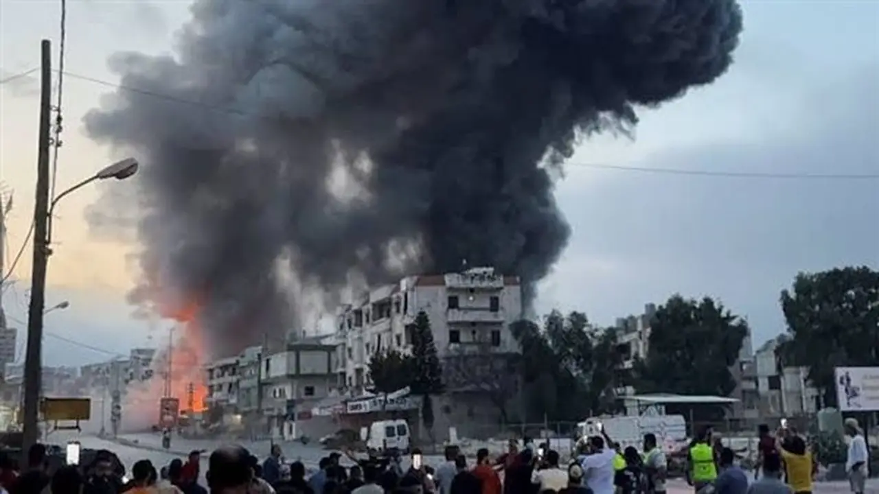 غارات إسرائيلية تستهدف بنت جبيل والنبطية وتفجير جديد في ديرسريان: عودة العدوان على لبنان