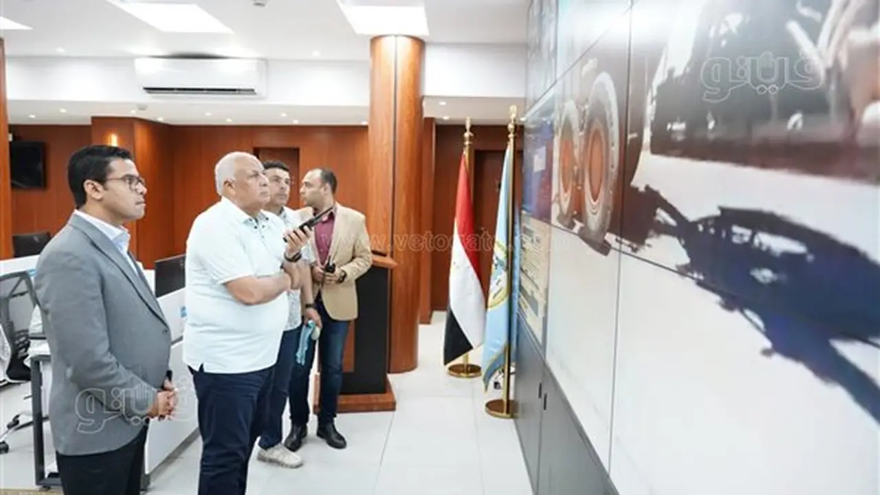 محافظ مطروح يتابع جهود النظافة وضخ مياه الشرب بالضبعة والسلوم