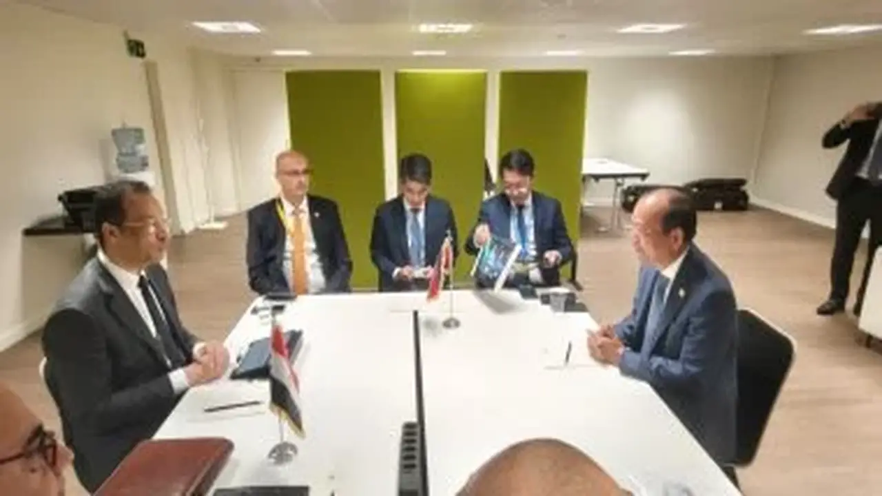 وزير الاتصالات يناقش شراكات رقمية جديدة مع العراق والاتحاد الأوروبي وكمبوديا
