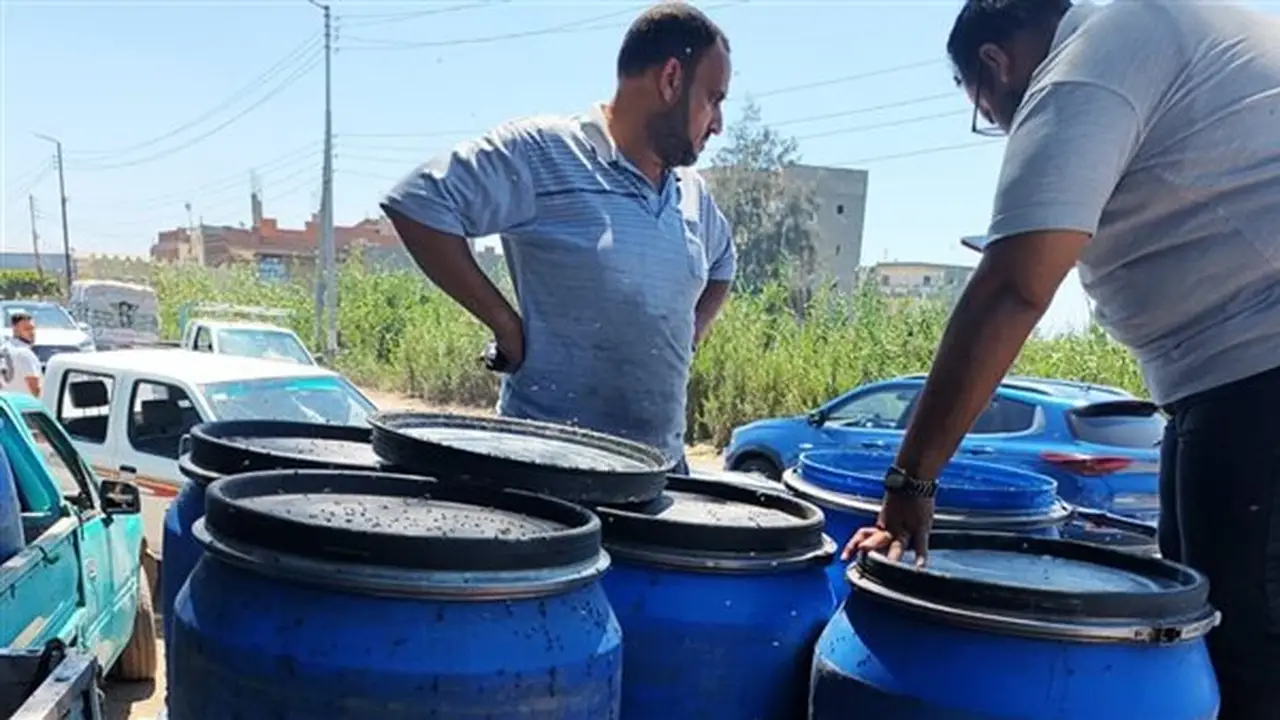 ضبط 2 طن من الألبان الفاسدة و2040 عبوة مياه غازية مغشوشة في دسوق