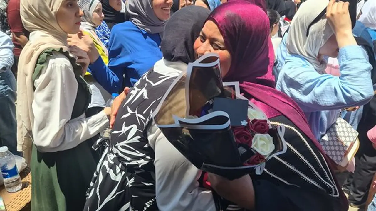 أم تبيع ذهبها من أجل دروس ابنتها بالثانوية العامة في أسيوط (فيديو)
