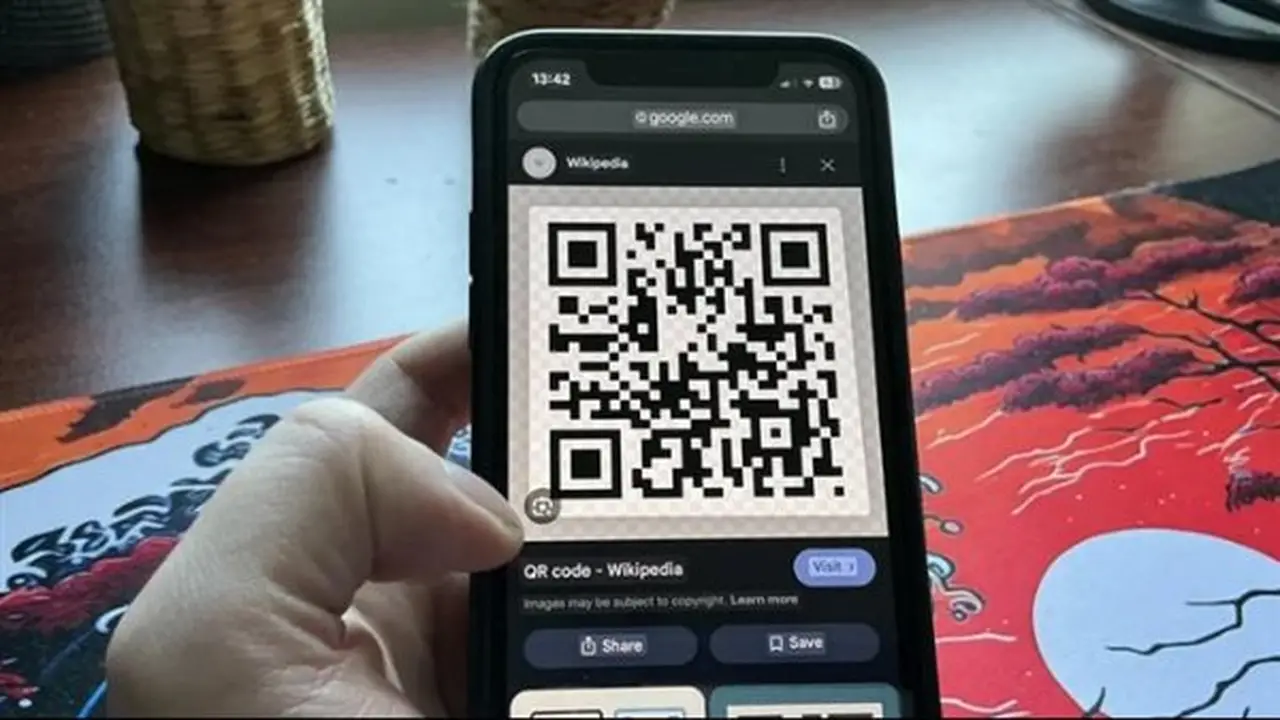 طرق مسح رمز QR المحفوظ على هاتفك بدون استخدام الكاميرا