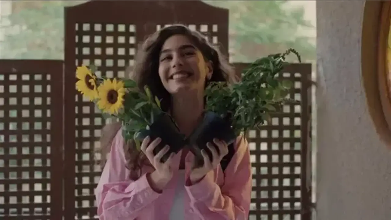 مايان السيد تكشف عن كواليس تدريبها على البيانو في فيلم “ولنا في الخيال حب” (فيديو)