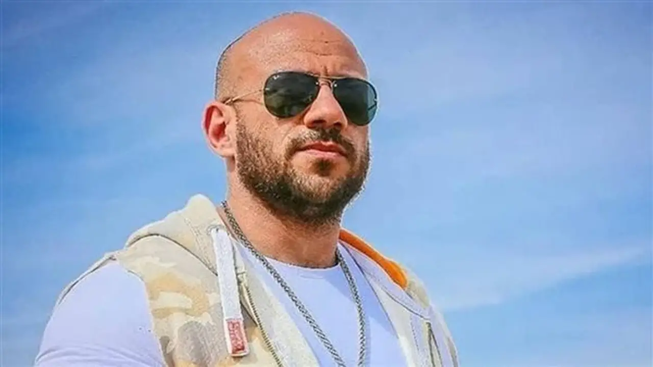 أحمد مكي يعود للسينما بتعاقد جديد بعد توقف فيلم ‘فرصة سعيدة’