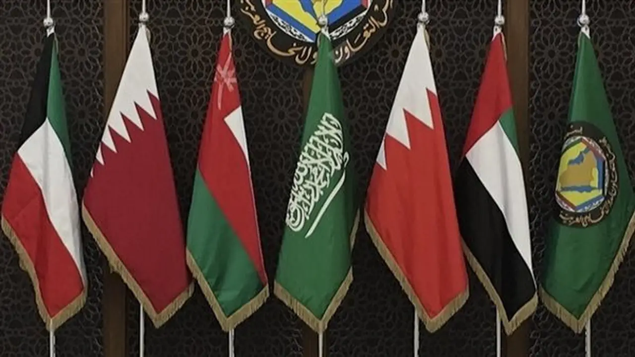 الاتحاد الأوروبي ومجلس التعاون الخليجي يؤكدان الالتزام بالقانون الدولي في مضيق هرمز