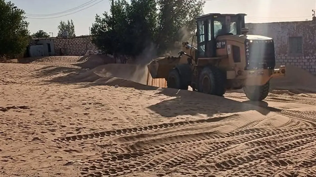 إنهاء أعمال إزالة الكثبان الرملية وتمشيط قرى الثمانين بالوادي الجديد بعد 10 أيام متواصلة